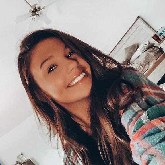 Meet your Posher, Chlo - Picture 1 of 1